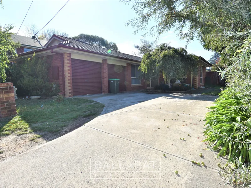 LARGE FAMILY  HOME IN BALLARAT EAST