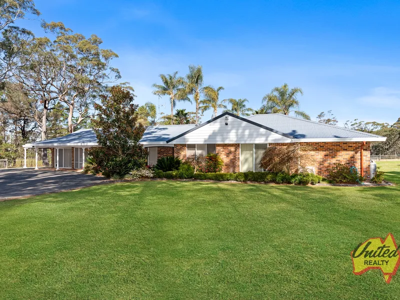 Exquisite, Large Home | Acreage | Granny Flat