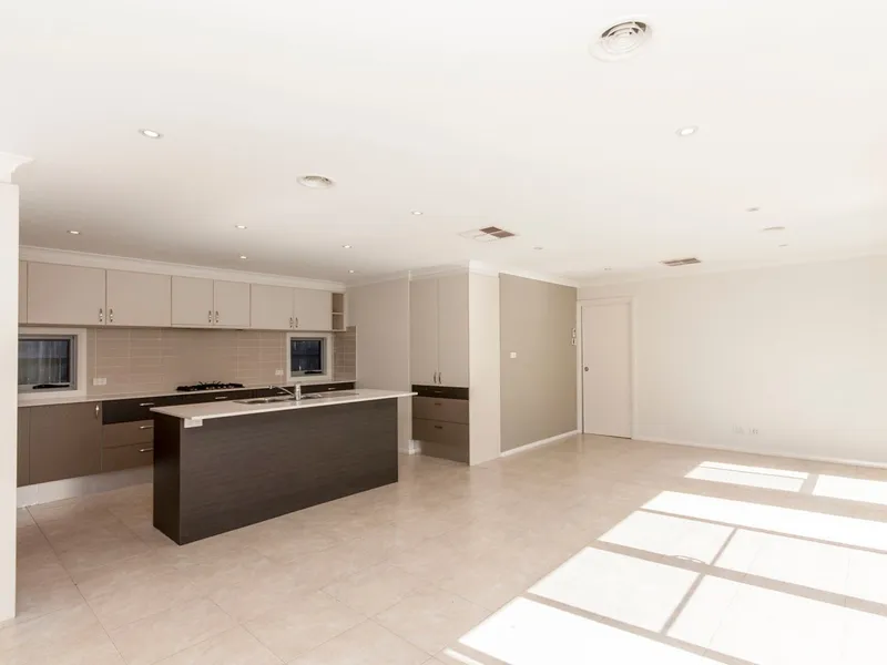 Spacious & modern 4 bedroom ensuite home