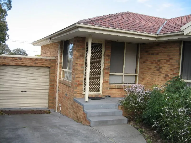 MODERN AND  SPACIOUS UNIT CLOSE TO EVERYTHING