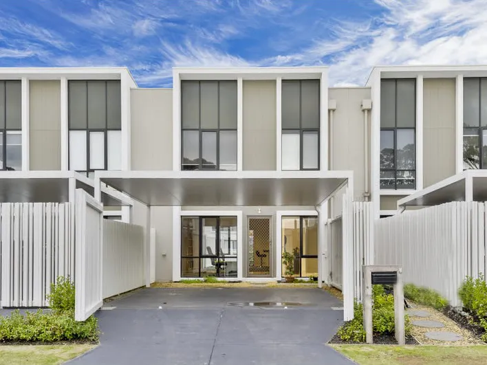 Perfectly located modern 4 bedroom townhouse