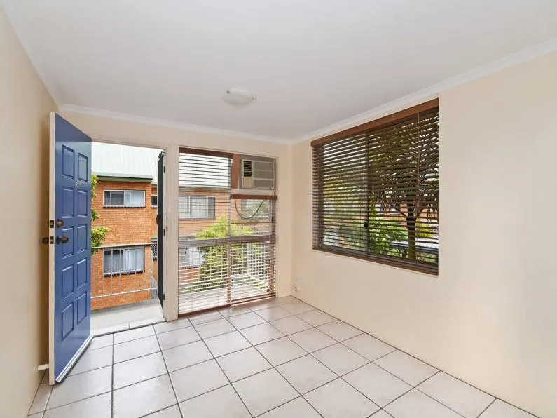 Superb Location! Walking distance to the Beach! Two Bedroom Apartment.