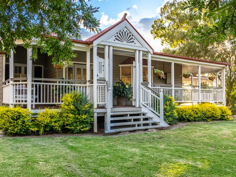 Absolutely Stunning Queenslander on 5 Acres