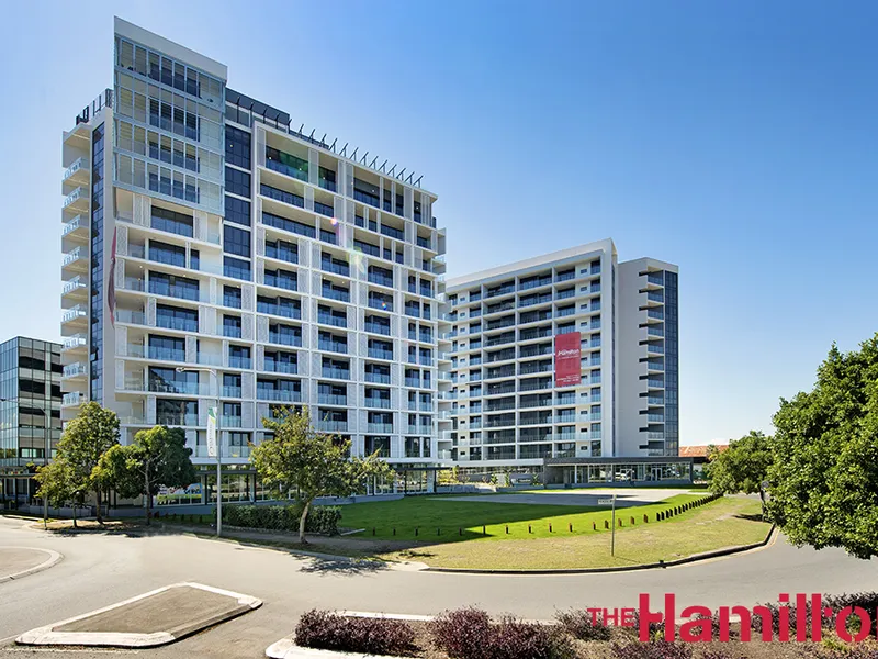 Large 85 m2 Luxury One Bedroom with River View at The Hamilton