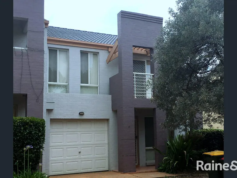 MODERN TOWNHOUSE IN MACQUARIE FIELDS!