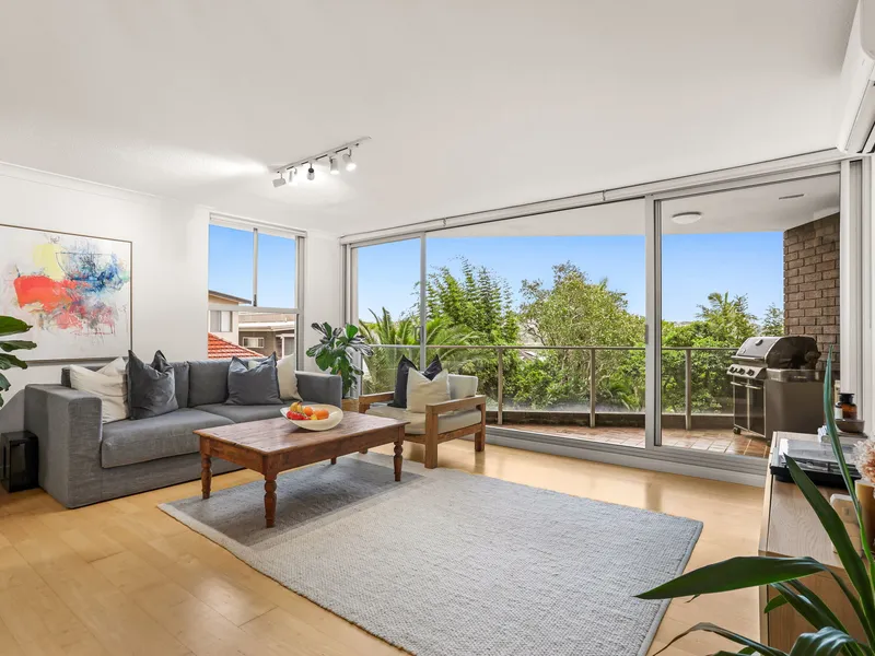 Superb Apartment of Incredible Privacy with District Views