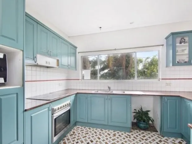 Three bedroom pet friendly house