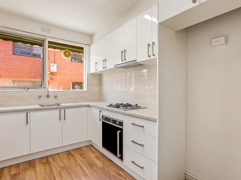 PICTURE PERFECT GROUND FLOOR SPACIOUS ONE BEDROOM