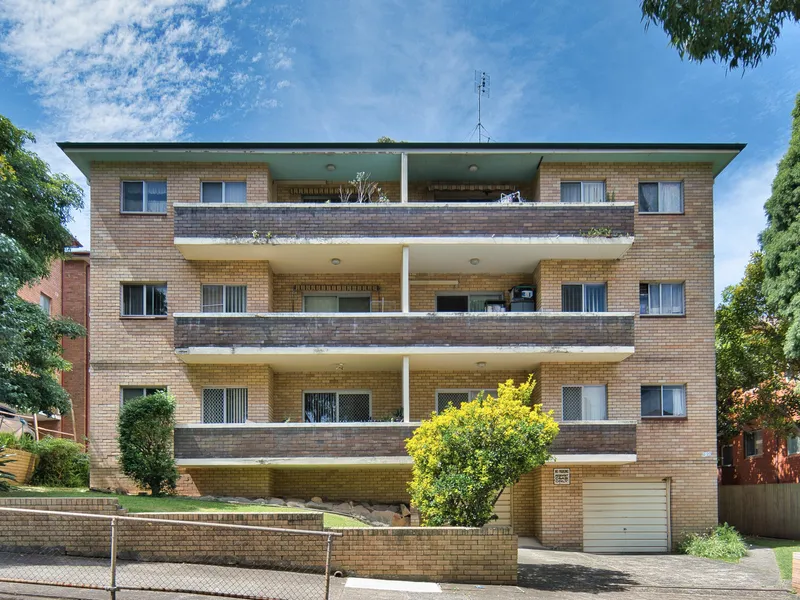 Spacious 2 Bedroom Apartment In Convenient Location