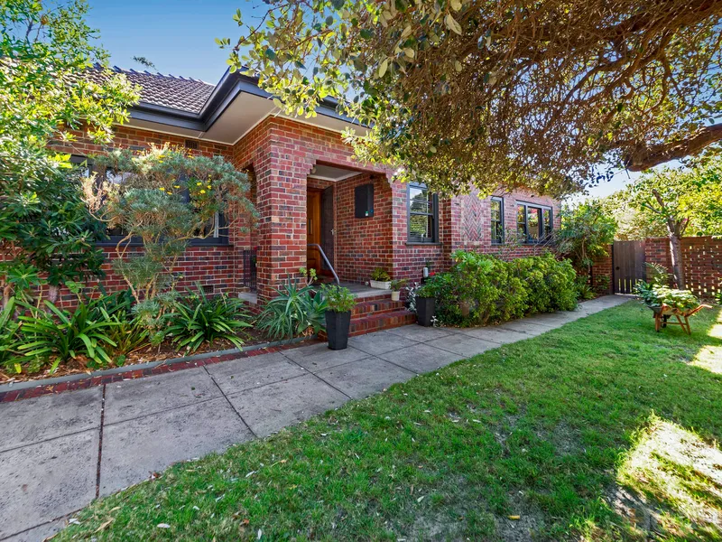 Broad Frontage & Wide Appeal