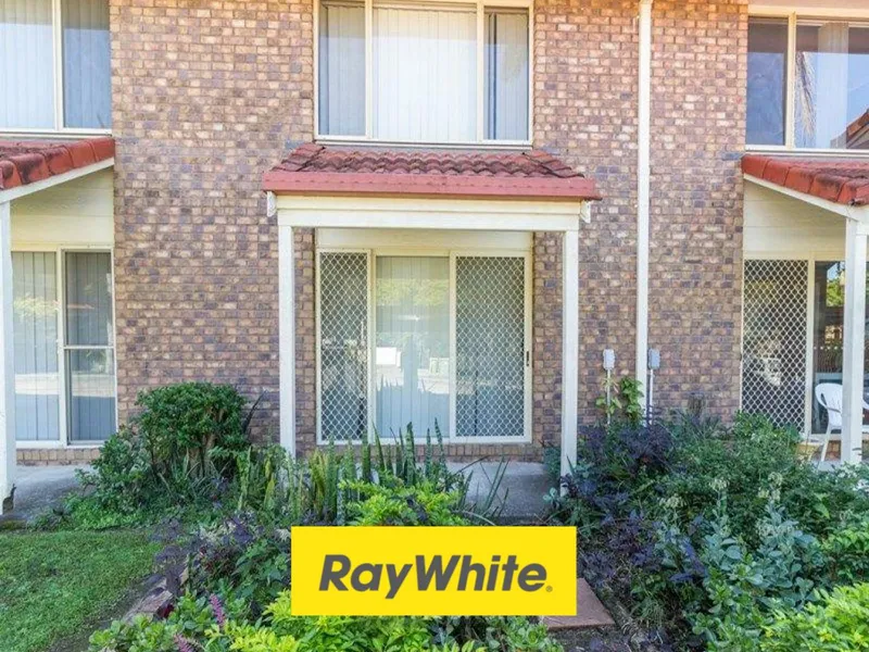 HILLCREST TOWNHOUSE!