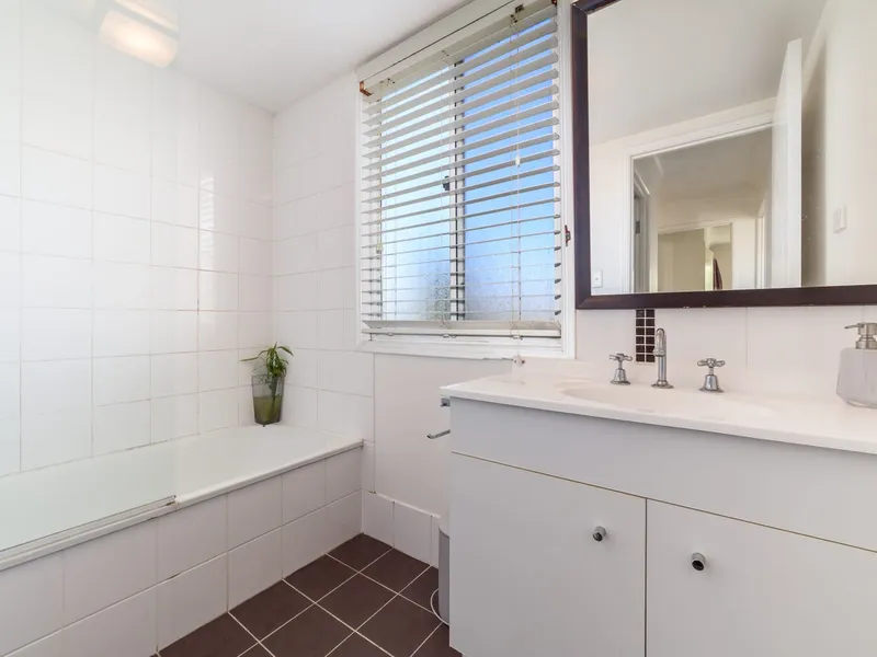 Perfected position - BEST FAMILY HOME A SHORT WALK TO BENOWA STATE HIGH SCHOOL