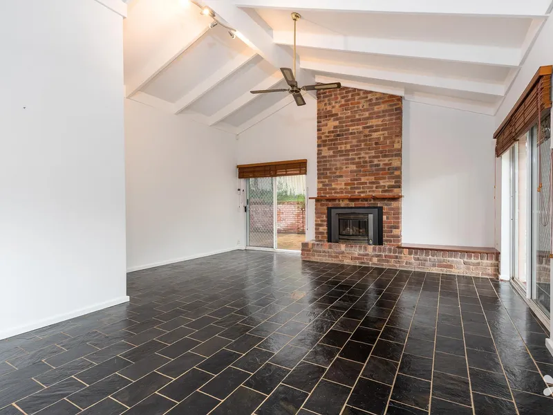 Perfect Family Lifestyle in WSHS Zone - Gardening Included