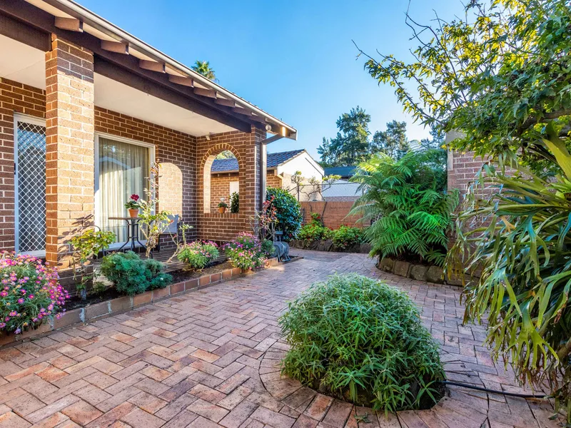 Spacious 345sqm Villa In a Well Maintained Complex!