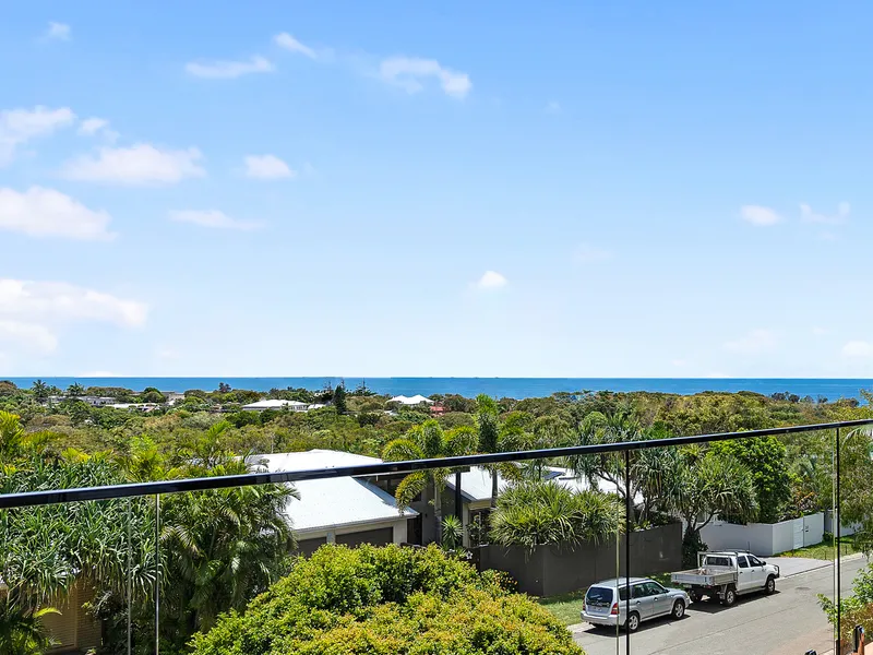Luxury North Facing Family Residence - 300m to Beach!
