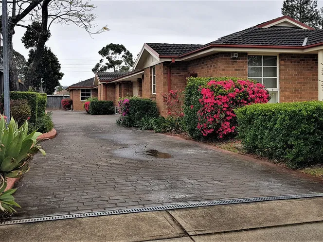 Boarder of Eastwood and Close to Eastwood Station and Shops - Quiet & Spacious 3-Bed Villa