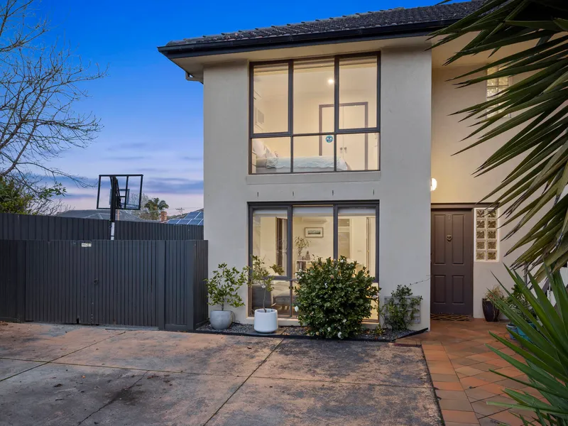 Secluded Dual-level Living With Stunning Courtyard Entertaining!