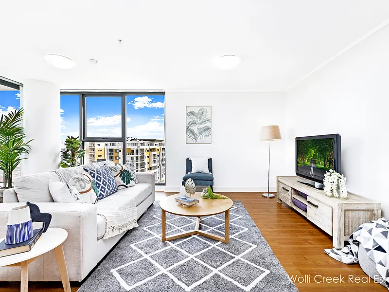 BRIGHT AND SPACIOUS 2 BEDROOM APARTMENT. 