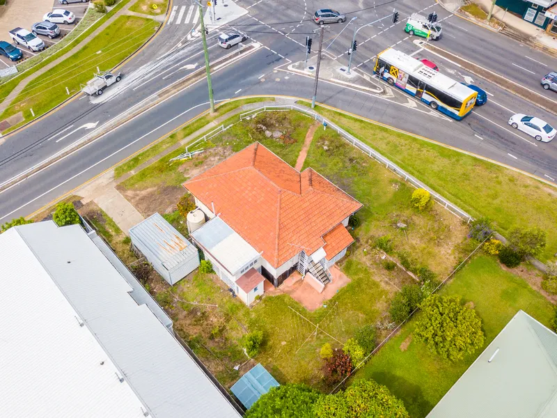 IN THE HEART OF  POPULAR HOLLAND PARK