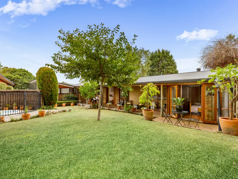 Elegance, Charm and Family Comfort in Courtside Setting