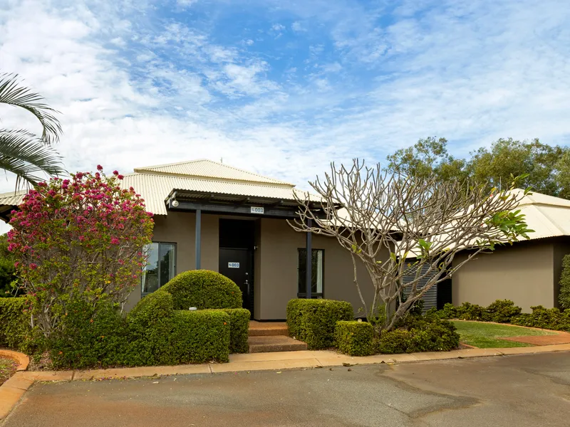 RESORT LIVING WITH PRIVATE POOL - SHORT TERM EXECUTIVE LEASE WANTED