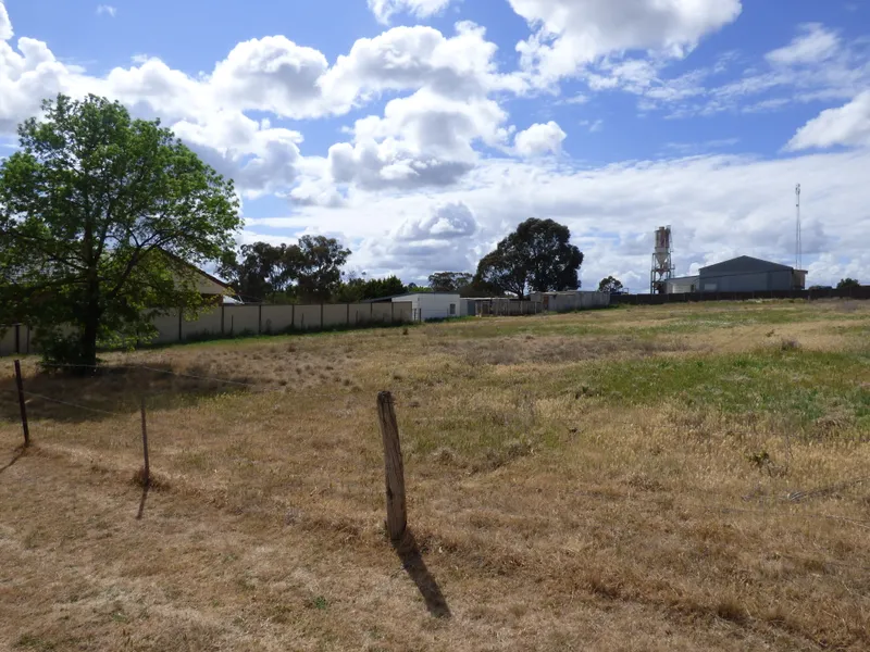 VACANT BLOCK. RARE OPPORTUNITY.