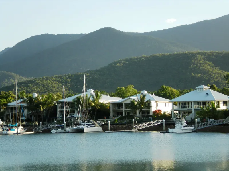 Luxury 4 bedroom waterfront townhouse with 12m...