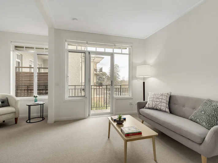 Light and spacious apartment with garden views
