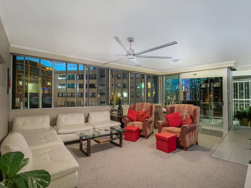 Luxurious 173m2 three-bedroom apartment capturing city and river views.