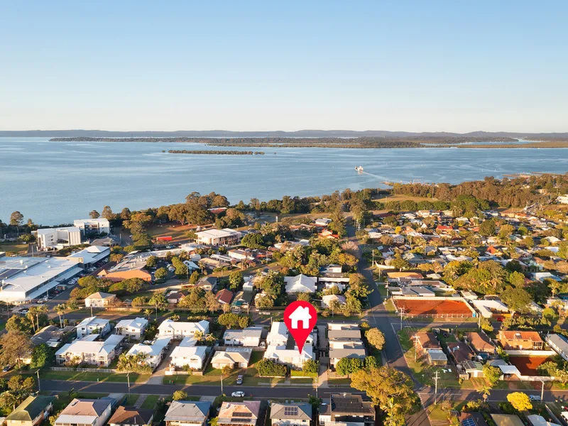 STYLISH NEAR NEW TOWNHOME WITH LARGE PRIVATE COURTYARD