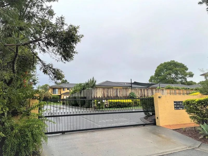 Very neat 3bed/2bath/1car town house