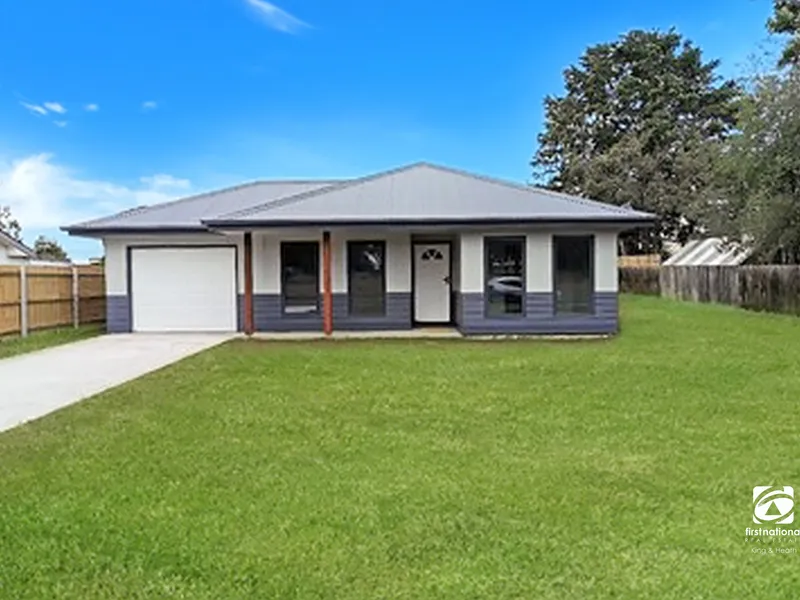 FAMILY HOME ON A LARGE BLOCK!