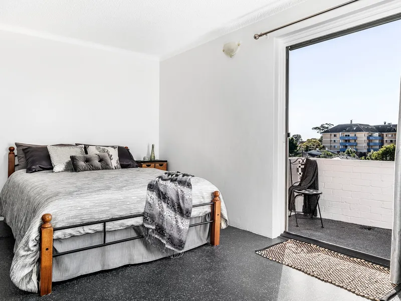 QUIET TOP FLOOR UNIT