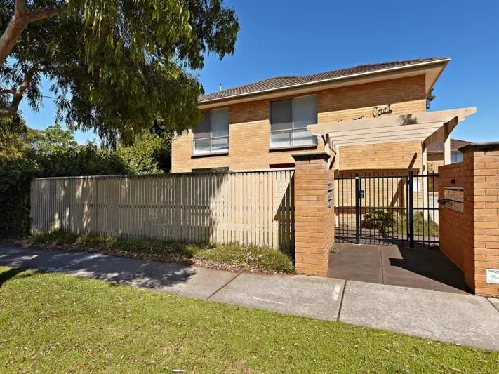 SECURE | LOCATION | WALK TO THE BEACH