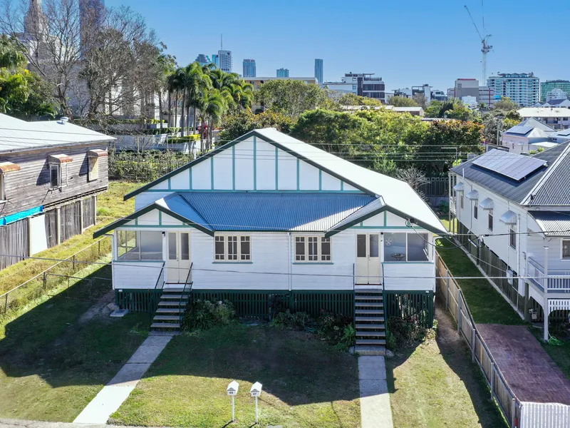 INCREDIBLY RARE DUPLEX ON A GREAT BLOCK