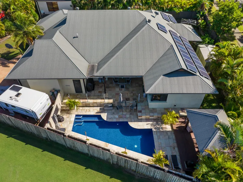 A BRILLIANT 6 BEDROOM HOME WITH SO MANY EXTRAS!!