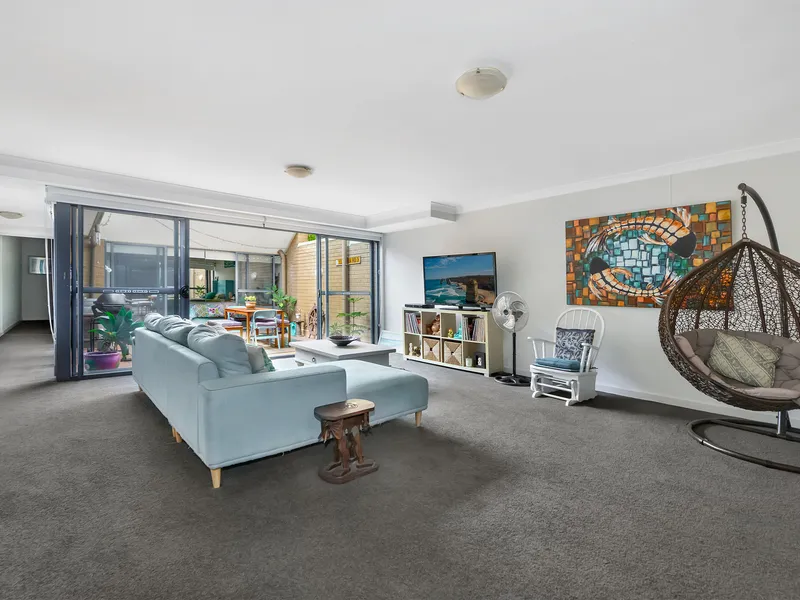 Spacious three bedroom beachside apartment