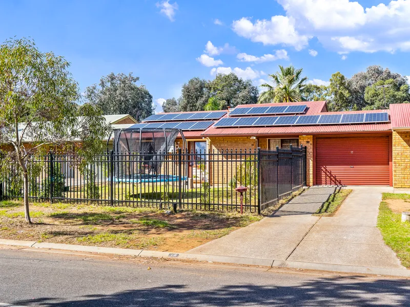 Comfortable Three-Bedroom Family Home In A Central Location (Pets Negotiable)