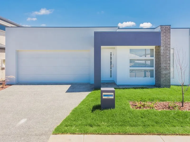 BEAUTIFUL LARGE FAMILY HOME