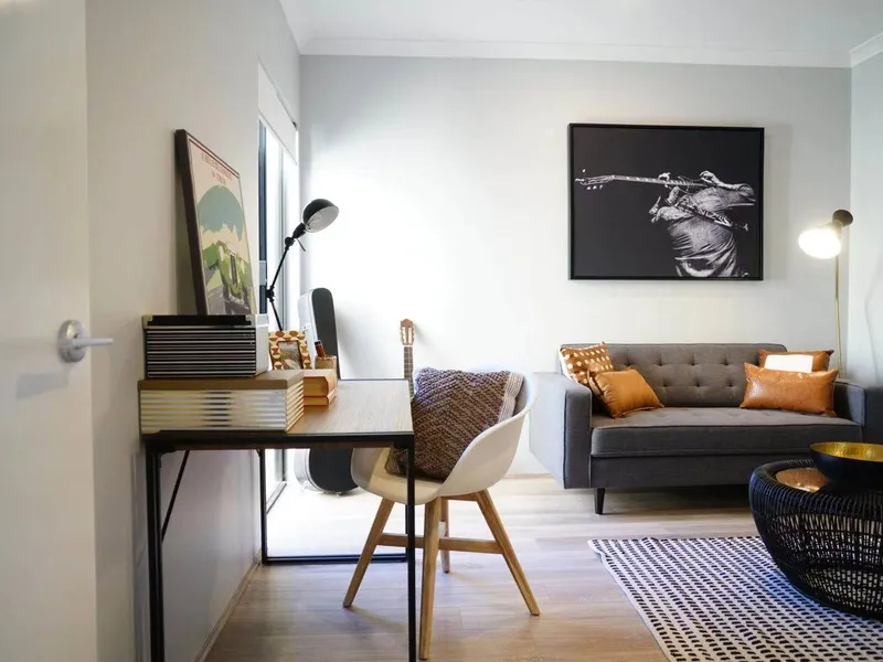 GOLDEN LOCATION, SPACIOUS BEDROOMS, EXTRA LIVING AREA WITH WINTER GARDEN BALCONY, PERFECT HOME FOR YOU AND YOUR EXTENDED FAMILY