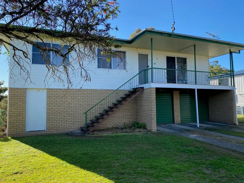 HIGHSET HOME IN QUIET CUL-DE-SAC STREET