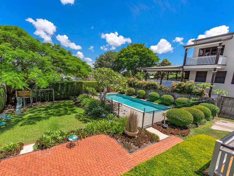 1015m2 Private Block, Pool, Expansive Luxury Residence - Pool & Garden Maintenance Included!