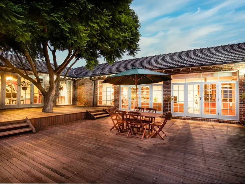 Clinker Charm With Superb Indoor & Outdoor Space