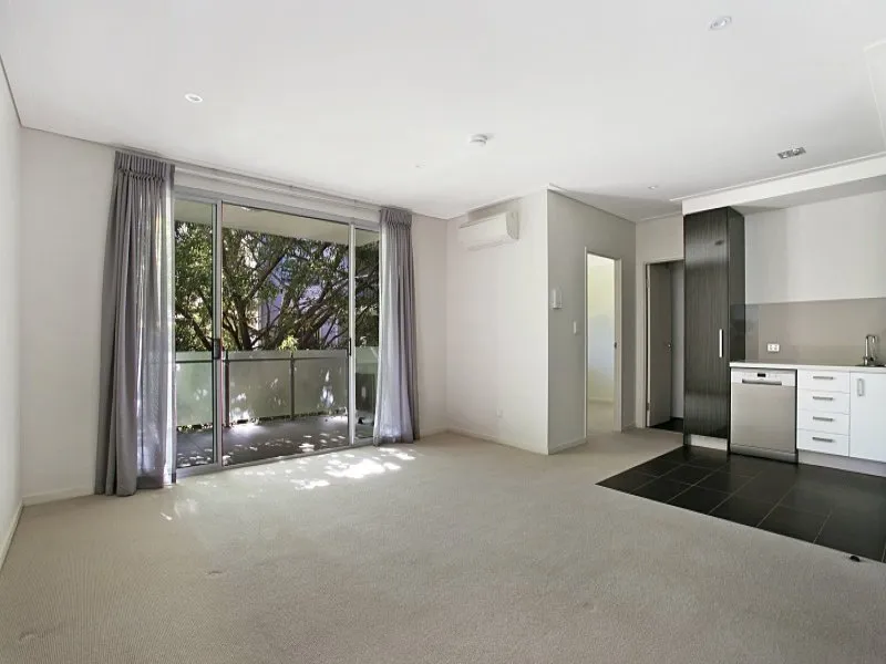 ONE BEDROOM MODERN UNIT IN KANGAROO POINT