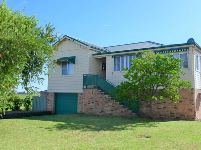 QUALITY FAMILY RESIDENCE WITH STUNNING VIEWS