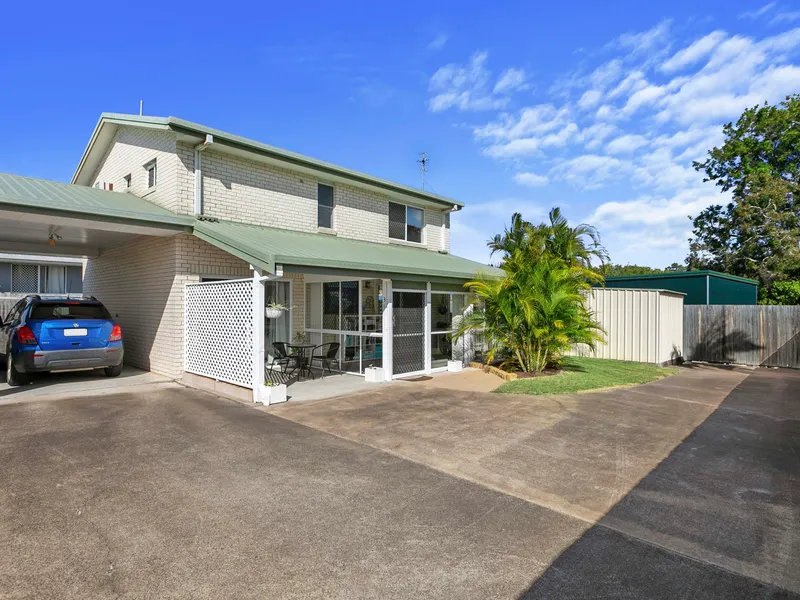 Freestanding Townhouse in Central Location - Spacious, Convenient, Private!