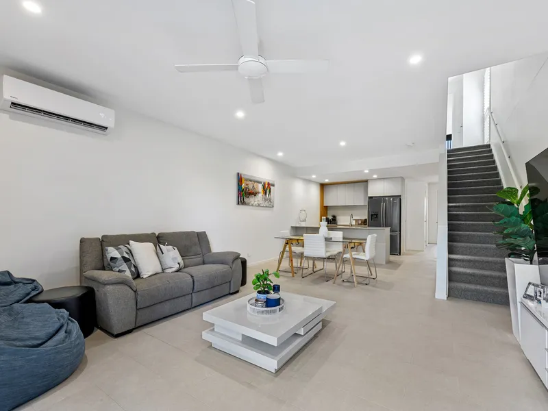 Beautiful 3 Bedroom Home in Newport!