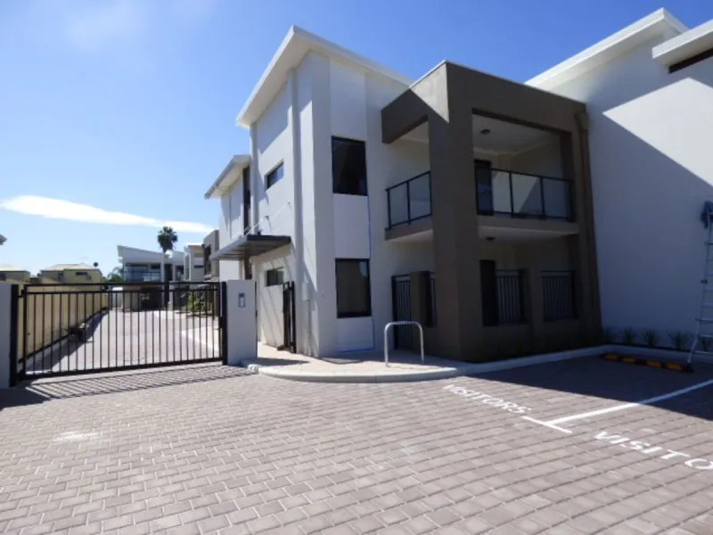 NEAR NEW APARTMENT IN SUPERB LOCATION