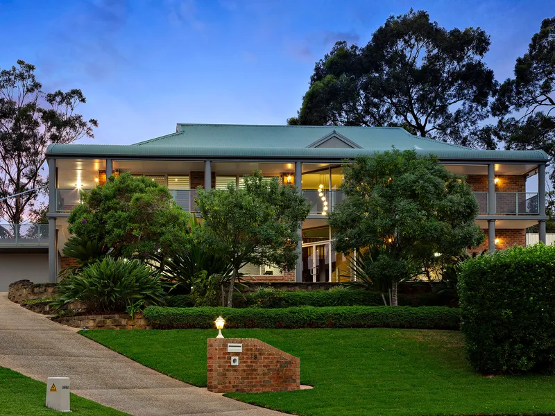 Spacious Split Level, Lake Views, Excellent School Catchment