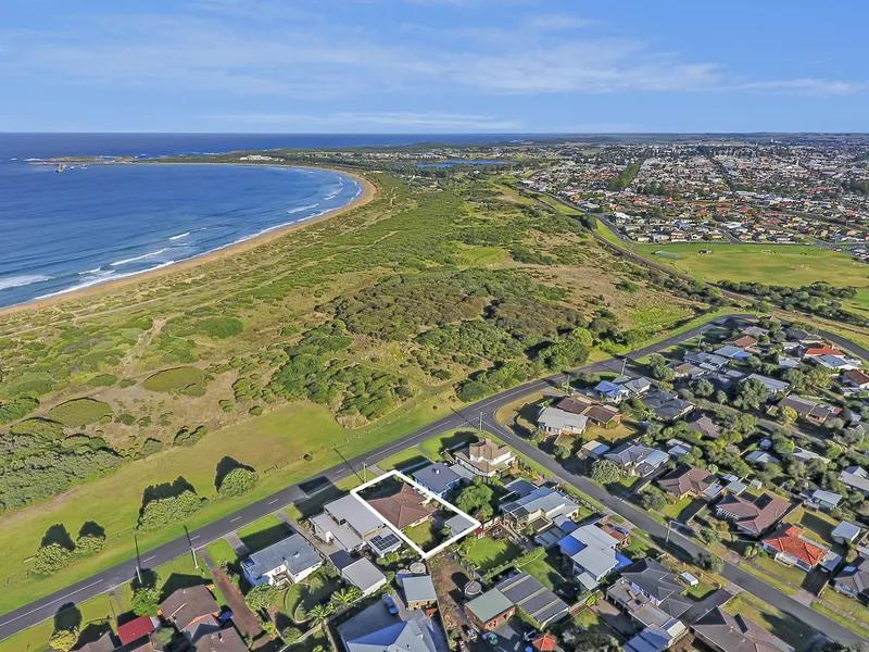 Rare views & proximity to beach